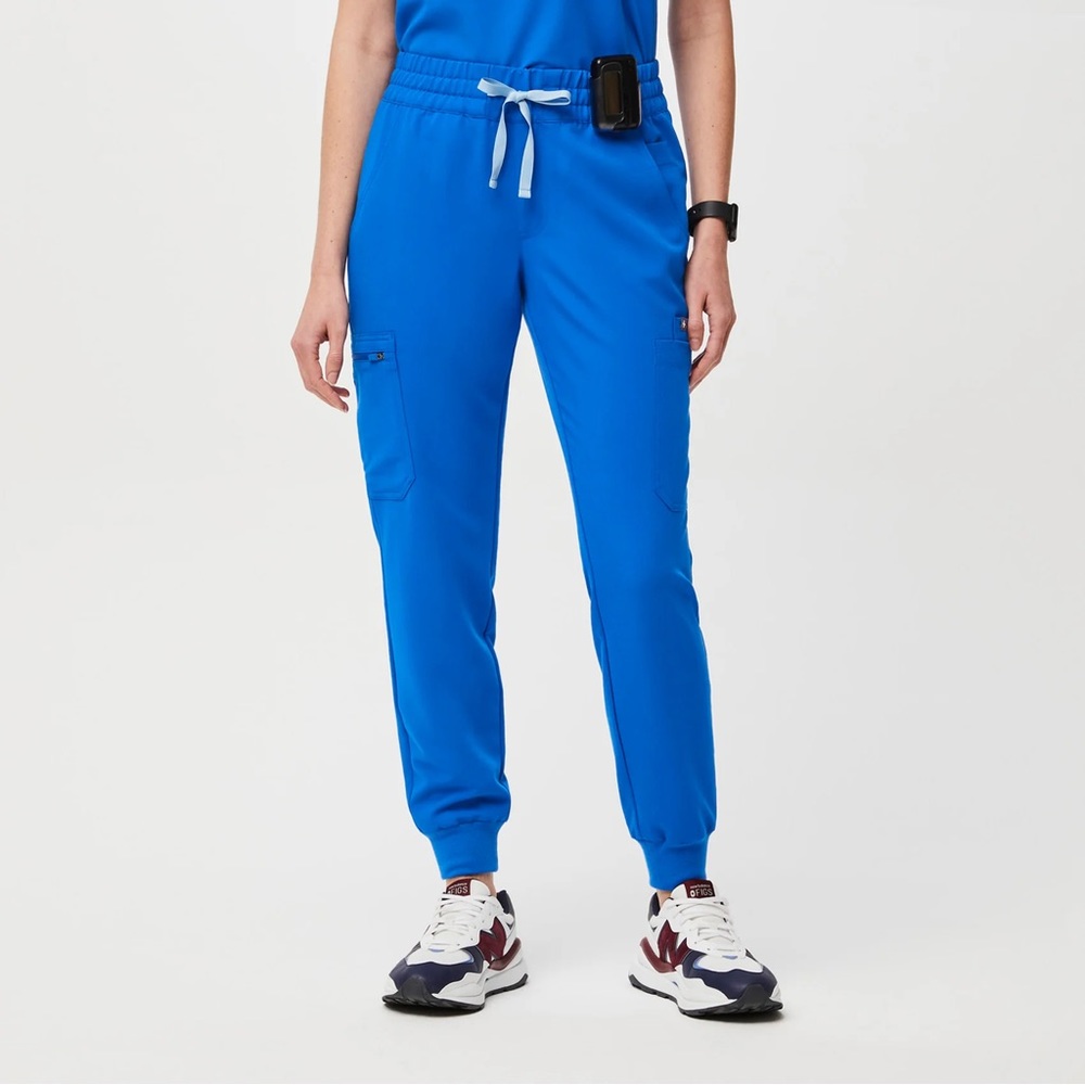 Women’s Fig’s Uman jogger scrub in Royal Blue